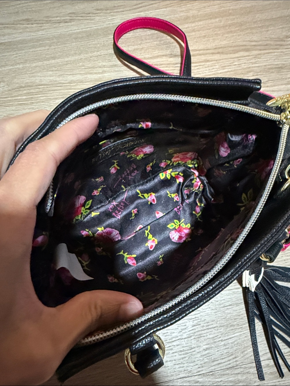 Betsey Johnson Black Cream Sequined Crossbody with Hot Pink Strap & Tassel Star - Picture 10 of 15